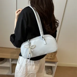 Bolso de hombro baguette vintage de cuero encerado para mujer con colgante perla vista