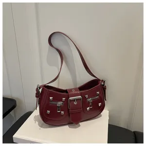 Borsa a spalla rosso scuro trendy da donna, elegante borsa in pelle PU con borchie e cerniere.