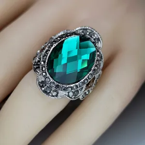 Vintage Overdreven Smaragd Kristal Strass Ring Voor Vrouwen Retro Hol Gesneden Legering Statement Vingerring Sieraden Cadeau
