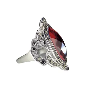 Vintage rode edelsteen cocktailring voor dames, elegante zilveren statement sieraden hoofdfoto.
