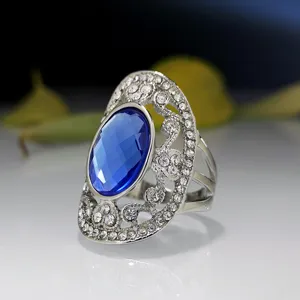 Westerse Vintage Hol Gesneden Blauw Kristal Strass Ring Voor Vrouwen Overdreven Geometrische Legering Sieraden Ring Feest Cadeau