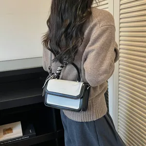 Élégant sac à bandoulière en cuir PU pour femme, sac rétro minimaliste avec poignée.