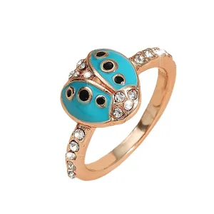 Schicker roségoldener Marienkäfer Ring mit funkelnden Strasssteinen für Damen Alltagsschmuck.