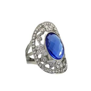Vintage grote blauwe kristal en strass filigraan cocktailring hoofdproduct afbeelding