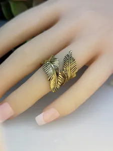 Retro goud dubbel blad ring detail weergave, boheemse stijl mode open ring sieraden.