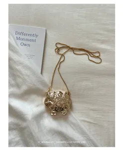 Mini sac boite en metal dore en forme de mouton pochette de soiree design de niche esthetique