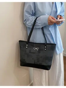 Μεγάλη γυναικεία τσάντα ώμου shopper, casual ρετρό σχεδίαση με κομψή λεπτομέρεια φιογκιού.