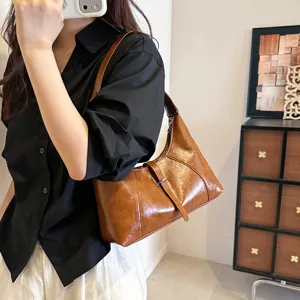 Elegante borsa a spalla in pelle marrone da donna, borsa minimalista per tutti i giorni.