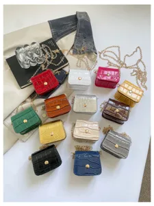 Kleine Krokodilmuster Umhängetasche, stilvolle Damen PU Leder Schultertasche mit Kette.