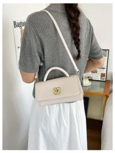 Borsa a spalla baguette beige minimalista da donna, elegante borsa da lavoro per ogni giorno.