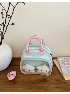 Sac bandoulière transparent bleu clair et rose style itabag nuage avec peluches détail.