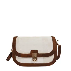 Sac à bandoulière élégant pour femme avec bordures contrastées et serrure métallique chic.