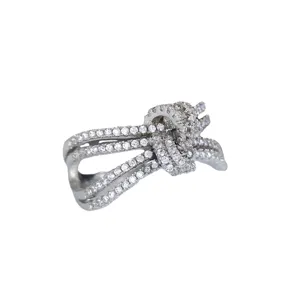 Zilverkleurige micro-pave zirkonia strik ring, elegante en schitterende mode sieraden.