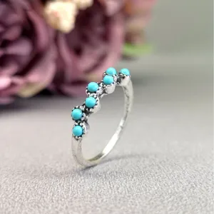 Vintage Boheemse stijl zilveren ring met kleine turkooizen kralen detailopname