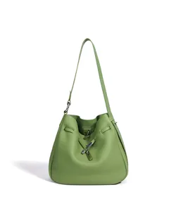 Bolso cubo de hombro en cuero verde vista detallada, bolso informal con cierre metálico.