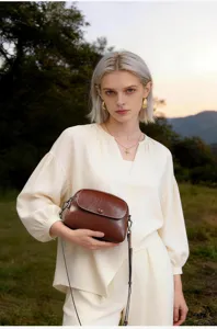 Classic retro genuine leather women's shoulder crossbody bag with delicate strap and brown tone.
