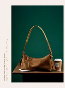 Borsa a spalla in camoscio marrone da donna, borsa hobo retrò con tracolla larga e fibbia.