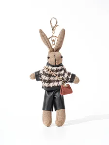 Mignon porte-clés en peluche lapin tricoté avec pull à motif pied-de-poule et sac charm.