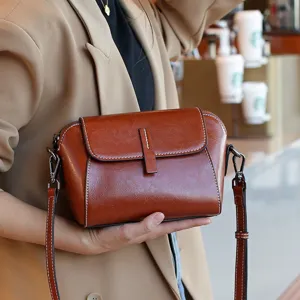Women's Genuine Leather Shoulder Bag Oil Wax Cowhide Casual Crossbody Shell Bag Vintage Fashion Ladies Handbag