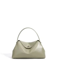 Vue détaillée du sac bandoulière en cuir vert sauge avec fermoir tournant poignée.