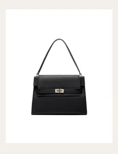 Elegante schwarze Ledertasche mit strukturiertem Griff und einem schicken Metallverschluss.