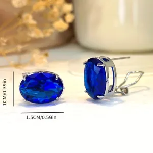 Scopri splendidi orecchini ovali con pietre preziose e montatura in argento chic.