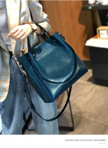 Elegante bolso de mano en cuero genuino para mujer, gran capacidad y bandolera chic.