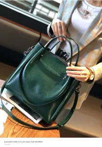 Detalle de bolso tote de cuero verde, artesanía de calidad y gran capacidad para uso diario.