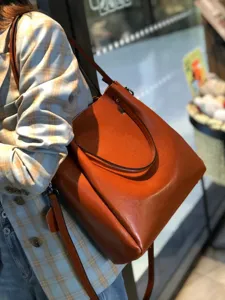 Bolso de hombro de cuero genuino para mujer gran capacidad bandolera casual vista principal