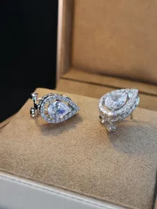 Orecchini a lobo in zircone cubico a pera classica per donna, gioielli in argento eleganti.
