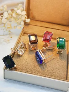 Orecchini a perno con pietra preziosa rettangolare elegante, gioiello geometrico di moda.