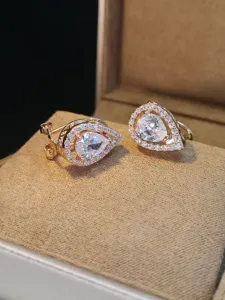 Eleganti orecchini pendenti a goccia in zircone cubico per donna, gioielli chic placcati oro.