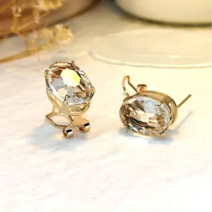 Eleganti orecchini a lobo ovali in cristallo placcato oro per donne, stile di lusso.