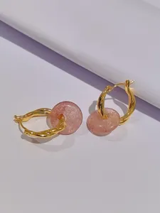 Orecchini a cerchio eleganti in pietra naturale con design dorato intrecciato chic.