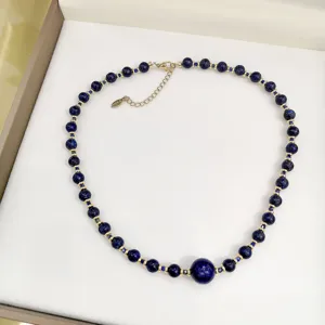 Collana di perle in pietra naturale fatta a mano con distanziali dorati e ciondolo