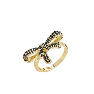 Charmante bague nœud ton or avec des pierres de zircone noire étincelantes, bijoux de mode femme.