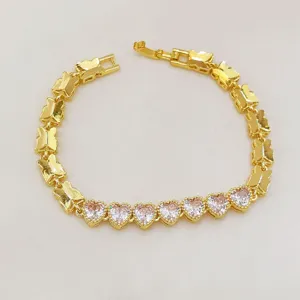 Squisito braccialetto con dettagli in oro farfalla e zircone a cuore, gioiello elegante.