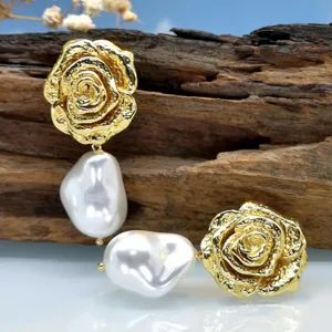 Orecchini pendenti perla barocca rosa oro vintage, gioielli stile palazzo retro eleganti donna.