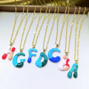 Collana a Capsula con Alfabeto in Rame Galvanizzato di Moda Ciondolo con Lettere Inglesi in Smalto Multicolore Catena a Clavicola Gioielli da Donna Uomo