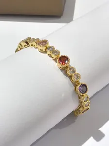 Splendido bracciale placcato in oro giallo con pietre di zircone multicolore brillanti.