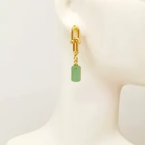 Orecchini pendenti lunghi a catena placcati in oro con pietra verde stile moda donna.