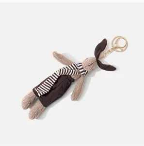 Mignon porte-cles en peluche de lapin tricote, charm de sac doux pour les femmes et cles.
