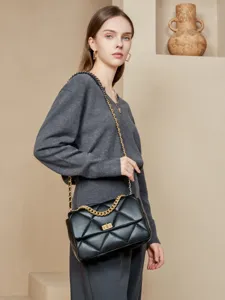 Borsa a tracolla trapuntata alla moda da donna, elegante borsa in pelle con catena dorata.