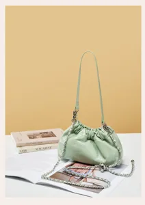 Elegante borsa a tracolla nuvola in vera pelle verde con catena, versatile borsa da donna.