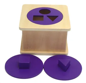 Holz Sortierspielzeug Baby Fruehfoerderung geometrische Formensortierer Detailansicht.