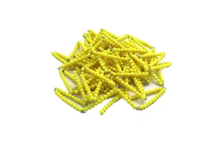 Perles de comptage de maths Montessori vue détaillée, chaînes de perles en plastique jaune.