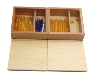 Giocattolo educativo Montessori di matematica in scatola di legno con perline.