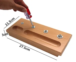 Montessori wooden screw toy detail view showcasing product dimensions and structure clearly.