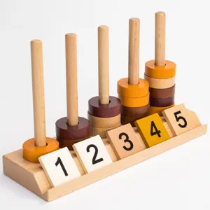 Jouet de comptage en bois Montessori avec blocs de chiffres et anneaux pour enfants.