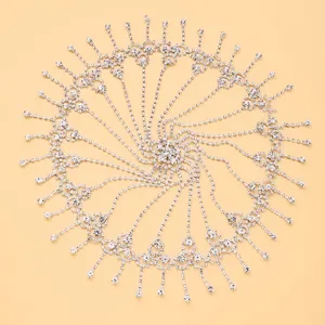 Chaîne de tête en strass, coiffe à pampilles étincelante pour mariage nuptial et fête de soirée chic.